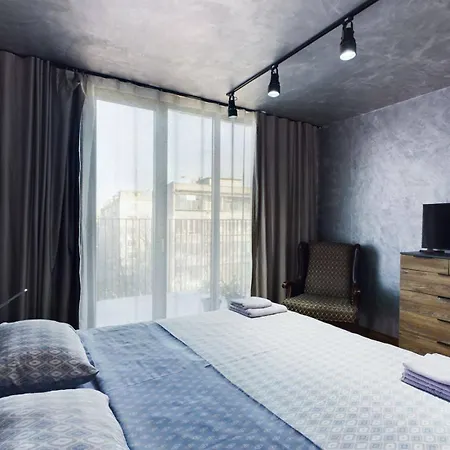 Luxury In Building K55 With Free Garage Apartment *