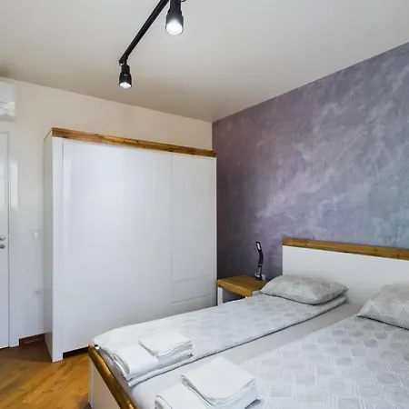 Luxury In Building K55 With Free Garage Apartment *